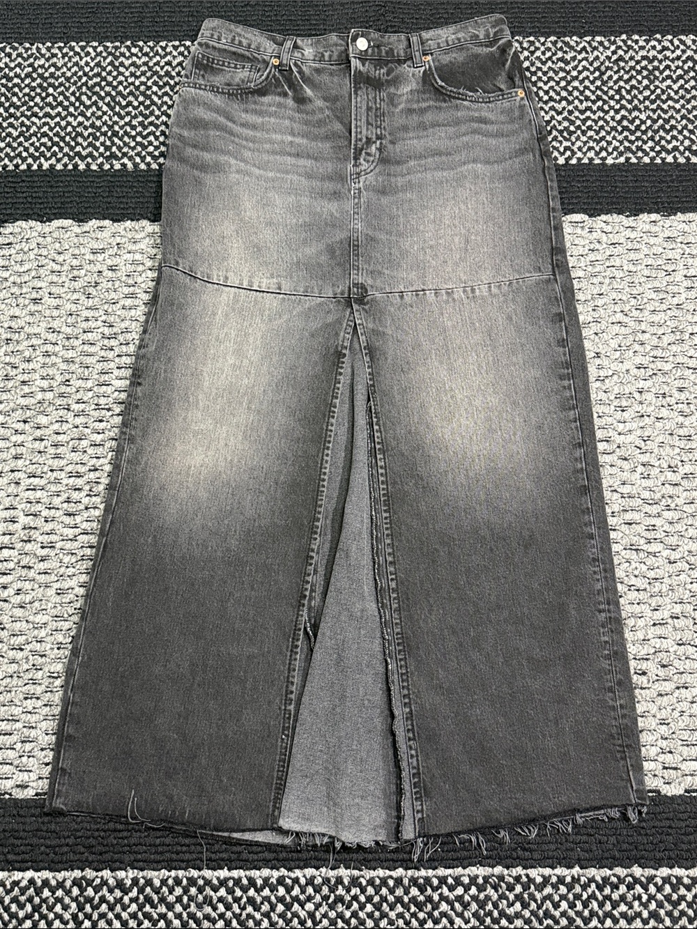Reformation Tazz Maxi Denim Skirt Women’s 30 Raw Hem Black Wash Classic Casual - Picture 2 of 5